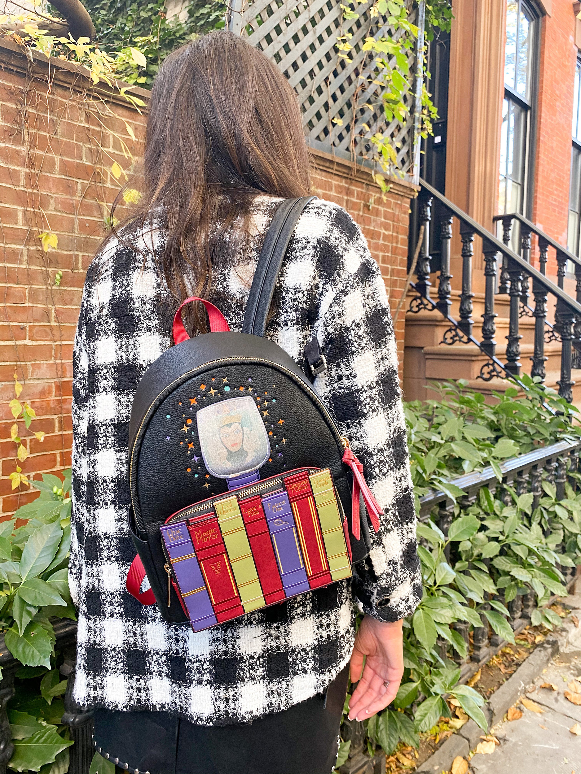 Danielle Nicole x Disney Villain Evil Queen Potion Backpack  display picture 3